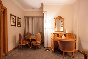 Luxe Avenue Hotel