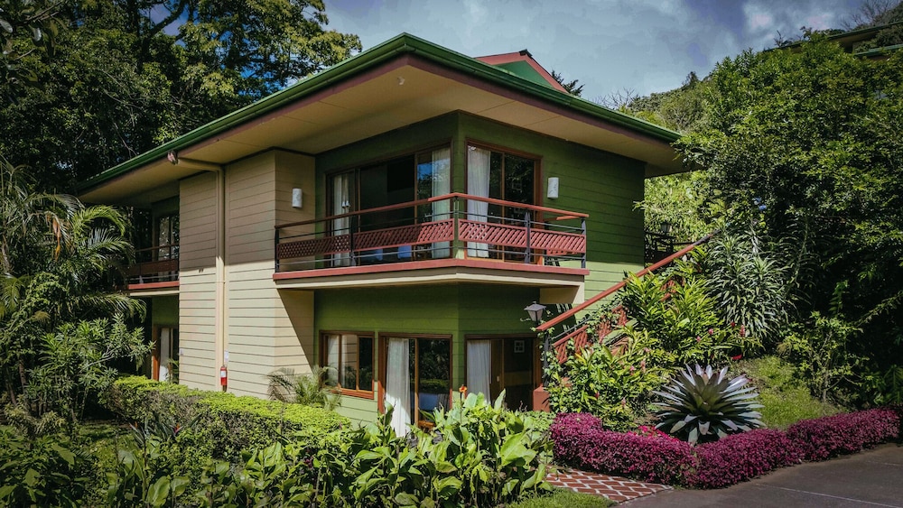 Ficus Sunset Suites