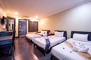 Central Night Hotel