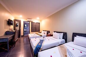 Central Night Hotel