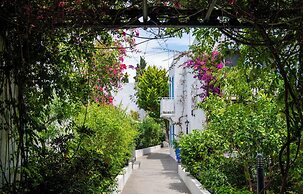 Manuela Hotel