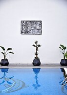 Manuela Hotel