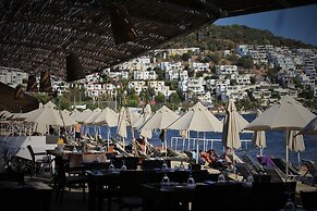 Manuela Hotel