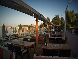 Manuela Hotel