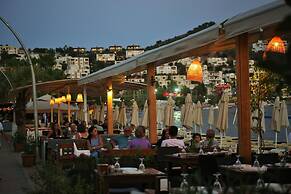 Manuela Hotel