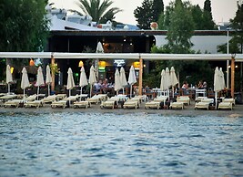 Manuela Hotel