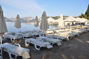 Manuela Hotel