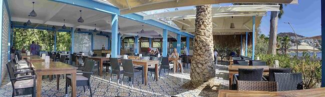 Manuela Hotel