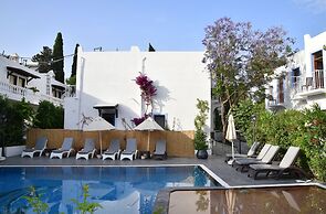 Manuela Hotel
