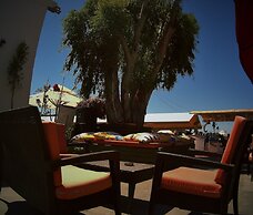 Manuela Hotel
