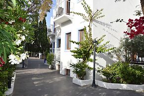 Manuela Hotel