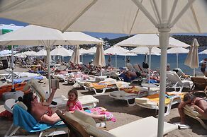 Manuela Hotel
