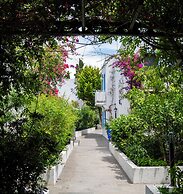 Manuela Hotel