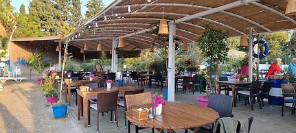 Manuela Hotel