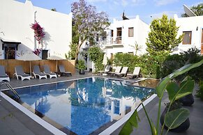 Manuela Hotel