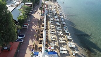 Manuela Hotel