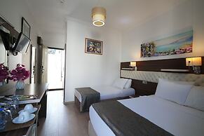 Manuela Hotel