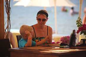 Manuela Hotel
