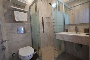 Manuela Hotel