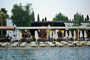 Manuela Hotel