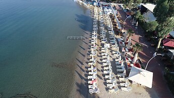 Manuela Hotel