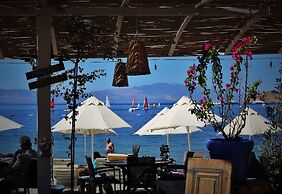 Manuela Hotel