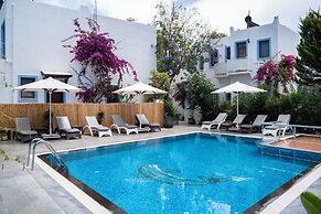 Manuela Hotel