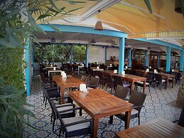 Manuela Hotel