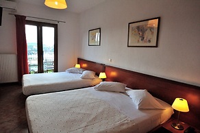 Eye Q Resort