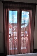 Eye Q Resort