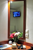 Eye Q Resort