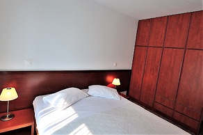 Eye Q Resort