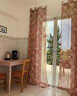 Manine Apartments