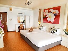 Koh Ngai Cliff Beach Resort