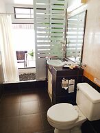 Koh Ngai Cliff Beach Resort
