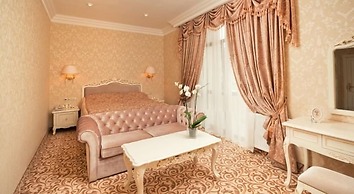 Royal Grand Hotel (Truskavets)