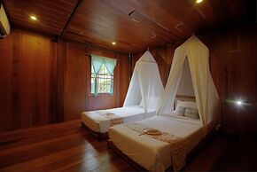 Palm Village Resort & Spa