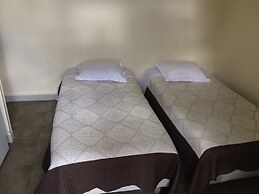 Au Royal Mad Hotel