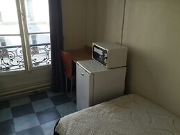 Au Royal Mad Hotel