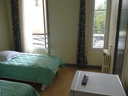 Au Royal Mad Hotel