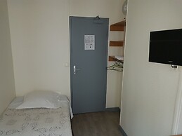 Au Royal Mad Hotel