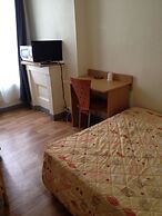 Au Royal Mad Hotel