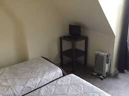 Au Royal Mad Hotel