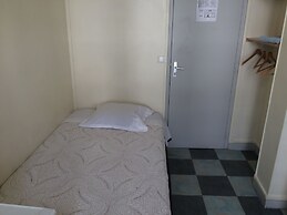 Au Royal Mad Hotel