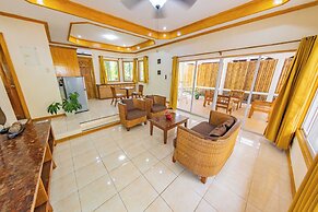 Palms Cove Resort