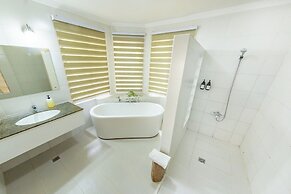 Palms Cove Resort
