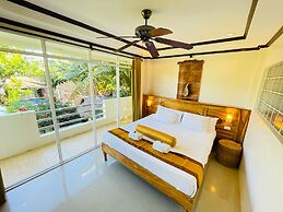 Palms Cove Resort