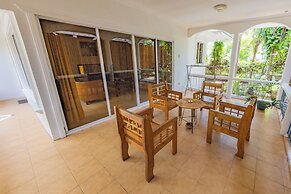 Palms Cove Resort