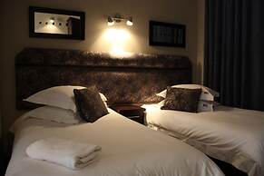 Bains Lodge