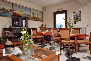 Barbouni Hotel & Studios